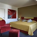 Hotel The Ambassador 4*
