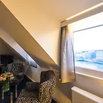 Hotel The Ambassador