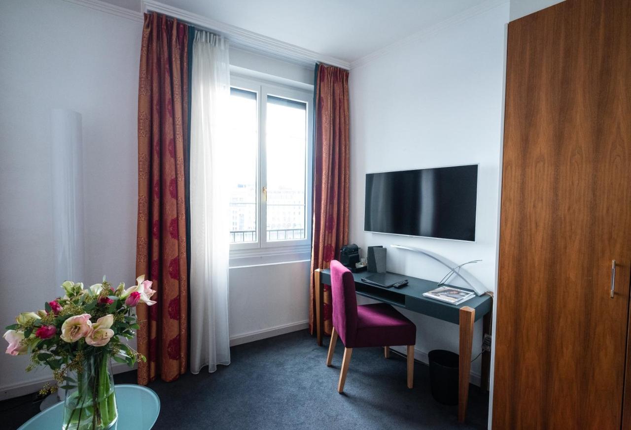 Hotel The Ambassador