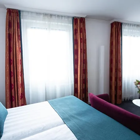 Hotel The Ambassador