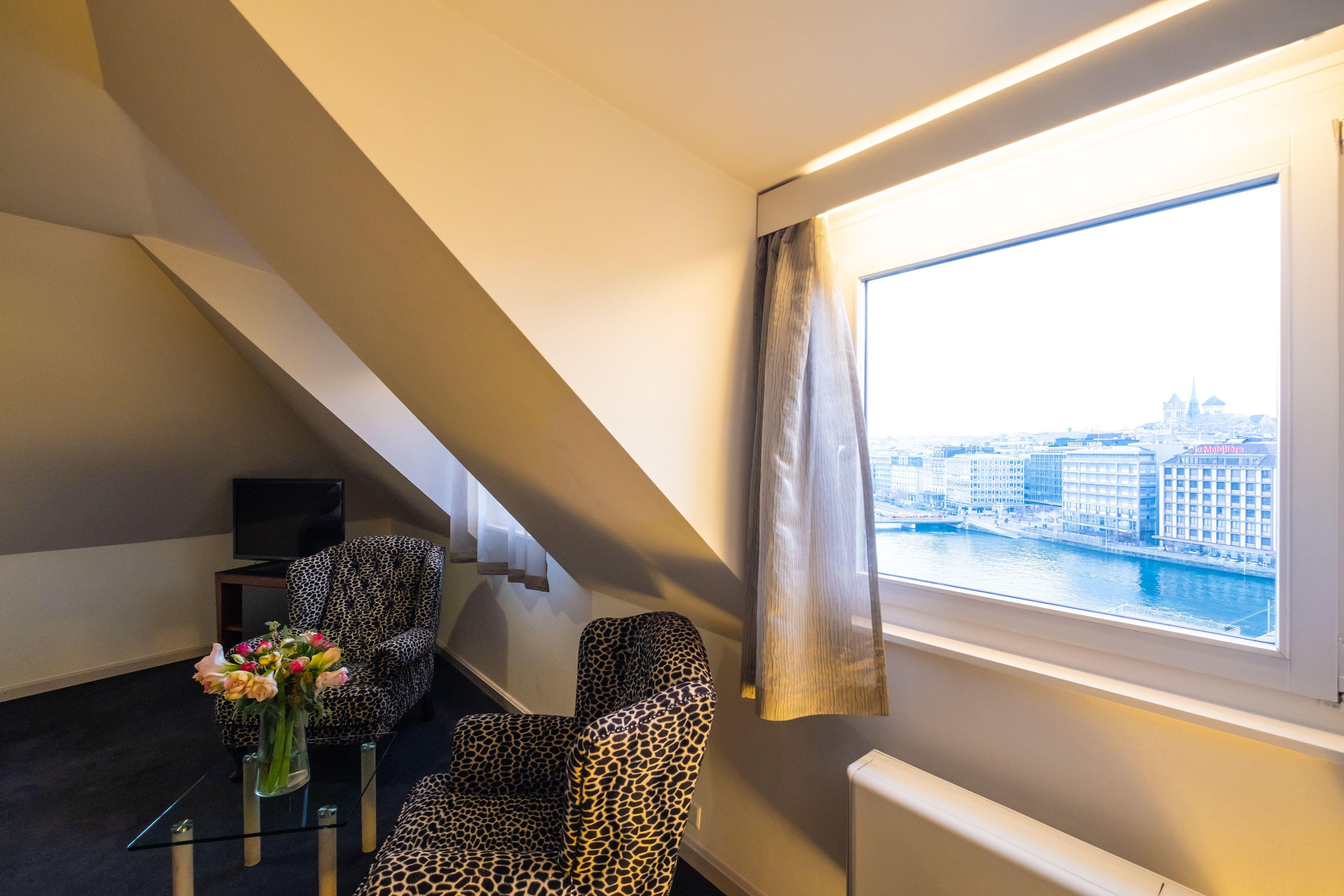 Hotel The Ambassador