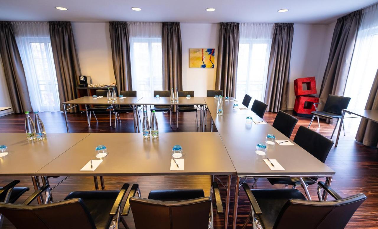 Hotel The Ambassador