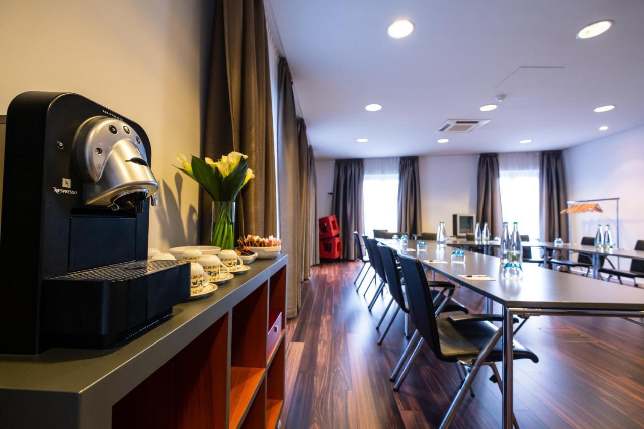 Hotel The Ambassador