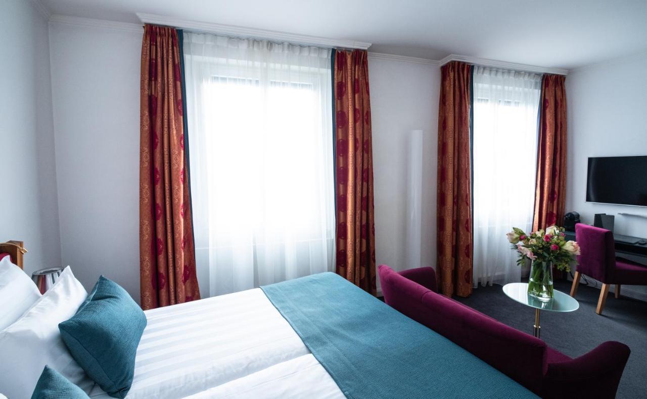 Hotel The Ambassador