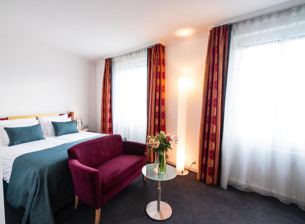 Hotel The Ambassador