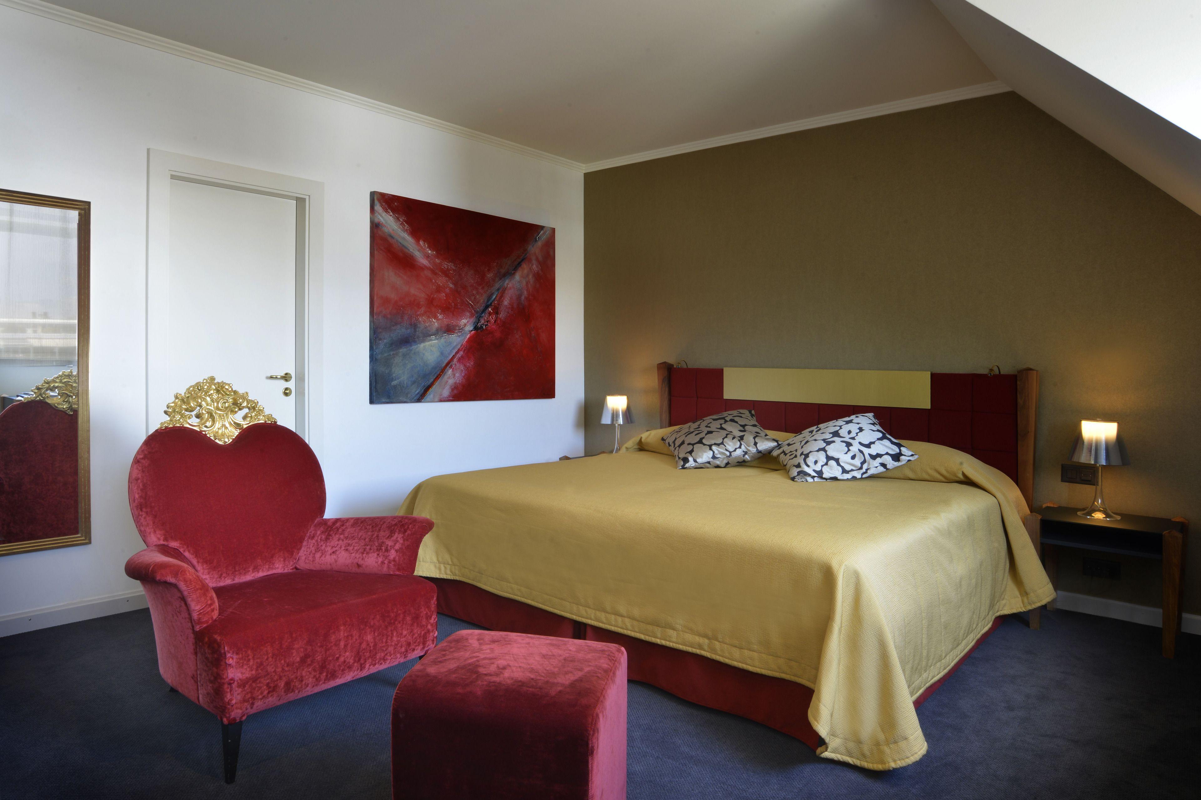 Hotel The Ambassador 4*