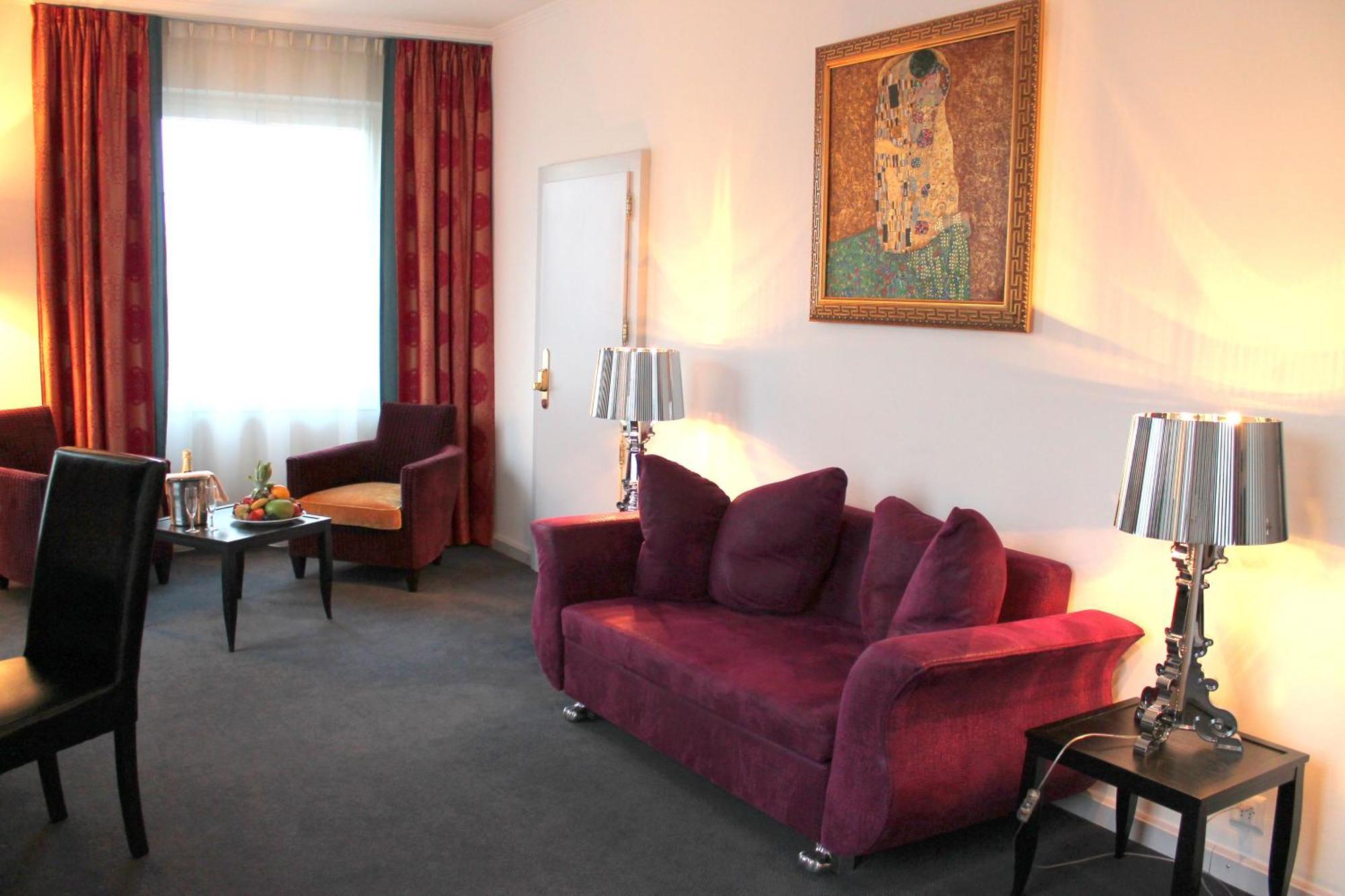 Hotel The Ambassador